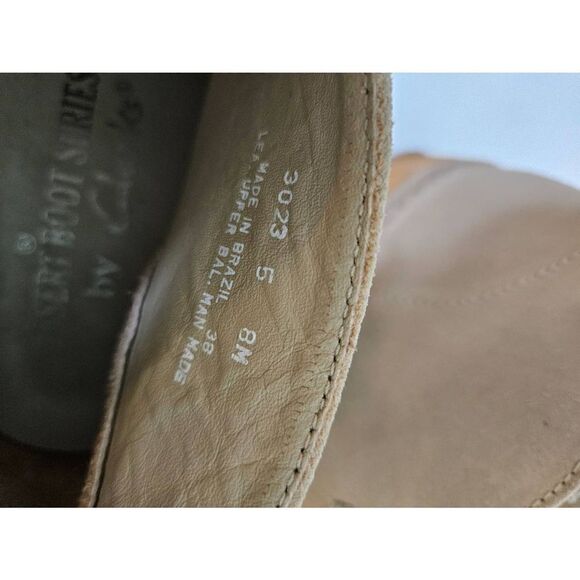 Clarks Desert Boot Series beige suede boots. Size 8. - Picture 6 of 7